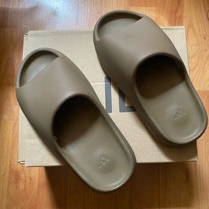YEEZY SLIDE
